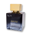 בקבוק בושם בזכוכית כהה עם מכסה זהב, עם הכיתוב "NOY ROUGE" וכתובית "Eau de Parfum".