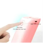 מפיץ ריח חשמלי בצבע ורוד, עם כפתור הפעלה וכניסת USB Type-C. מתקן מודרני לריחות טובים לבית.