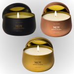 נרות סויה ריחניים בעיצובים שונים עם פתח עליון, מתאימים לשיפור האווירה בבית.