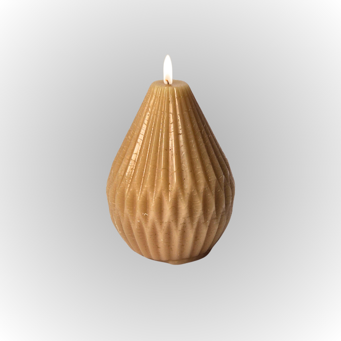 נר סויה ריחני בעיצוב ייחודי, מושלם ליצירת אווירה נעימה בבית.