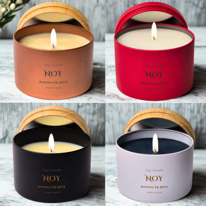 רביעיית קופסאות מתכת נרות סויה ריחניים בצבעים שונים, עם מכסים מעץ, מותג NOY, למכירה אונליין.